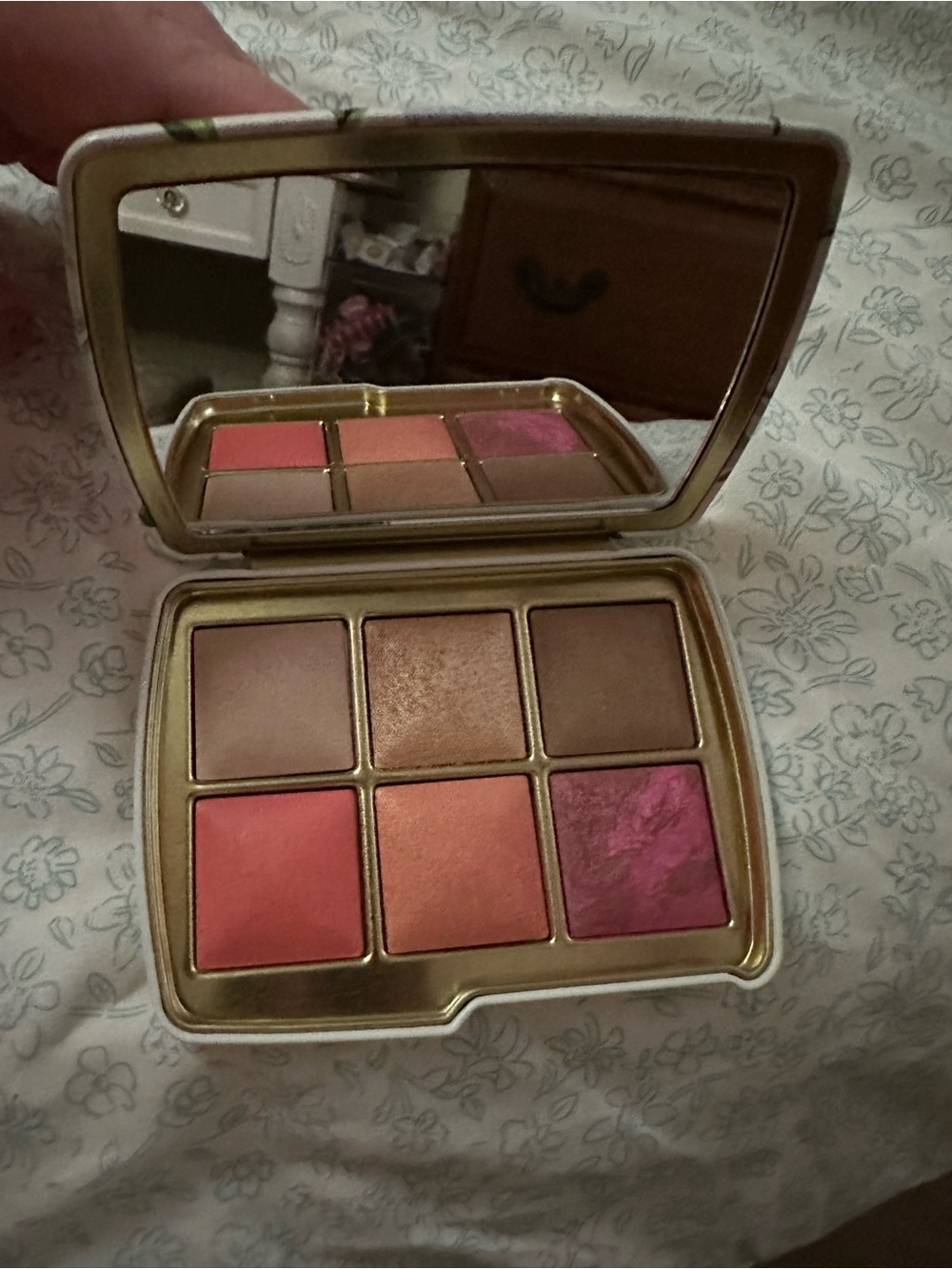 Hourglass Ambient Swan Palette